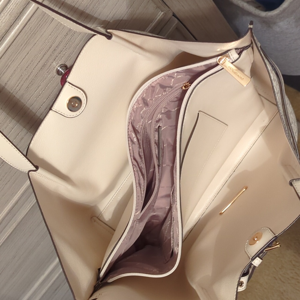 Michael kors purse (tote) white